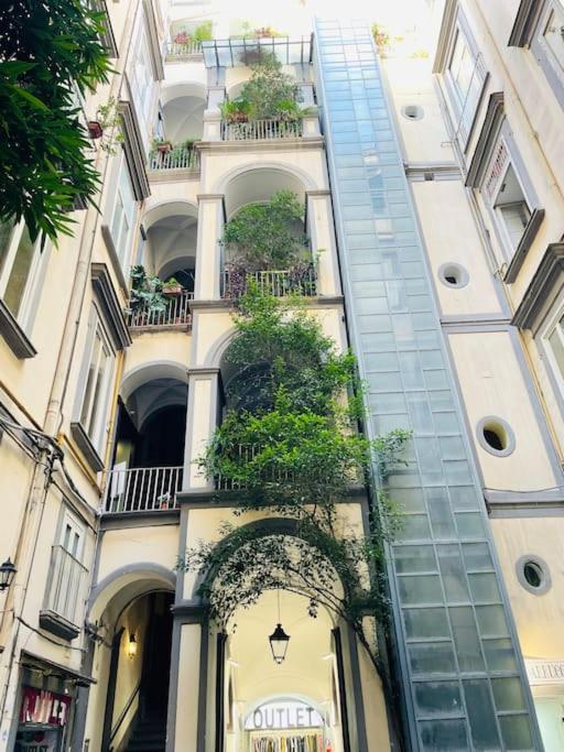 Re Gallo Luxury Apartment Plebiscito In Via Chiaia Неаполь Екстер'єр фото