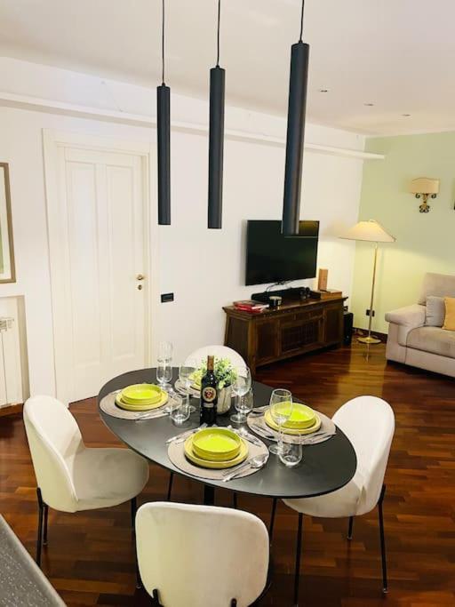 Re Gallo Luxury Apartment Plebiscito In Via Chiaia Неаполь Екстер'єр фото