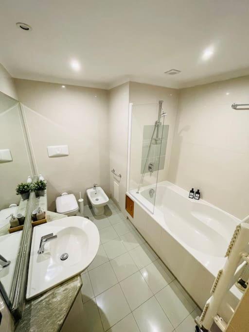 Re Gallo Luxury Apartment Plebiscito In Via Chiaia Неаполь Екстер'єр фото